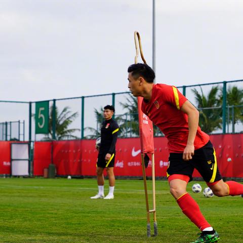 U23国足争冠之路再展雄风，3-0完胜越南彰显青春力量