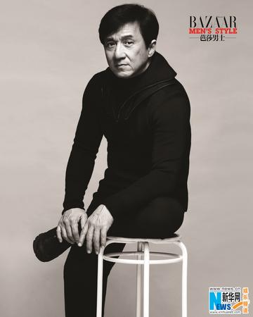 71岁成龙米兰时装周惊艳亮相，反差萌演绎“时尚老爸”新风采