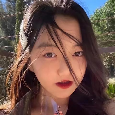 20岁李嫣气质卓绝,神似王菲,惊艳亮相娱乐圈 20岁李嫣气质卓绝,神似王菲,惊艳亮相娱乐圈