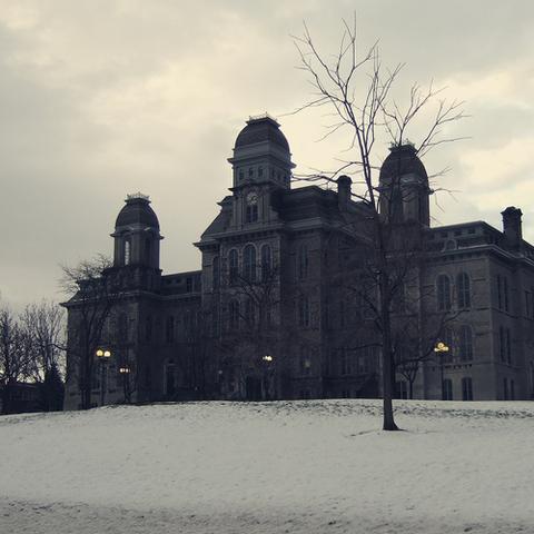 AI伪造震撼！俄罗斯暴雪9层高楼走红，留学生深度解析新科技奇迹