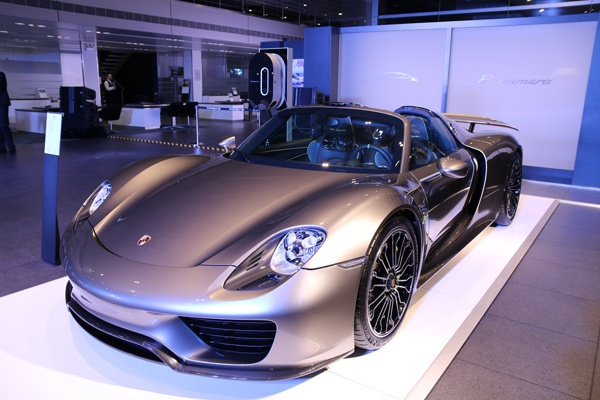 全球独享！605万打造定制版纯橙918 Spyder，奢华新标杆
