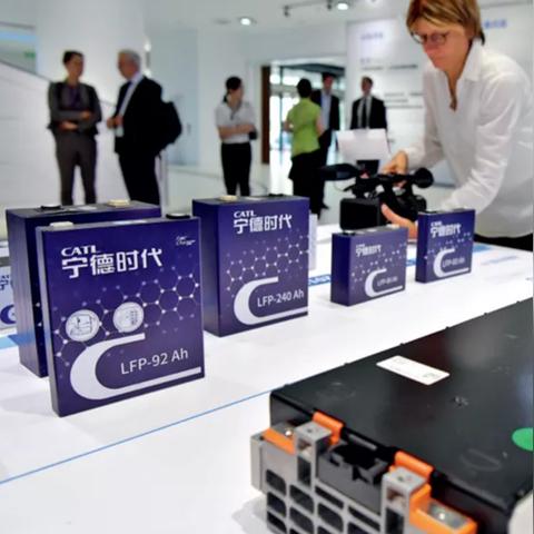 宁德时代钠电池横空出世,行业首款量产新品震撼发布! 宁德时代钠电池横空出世,行业首款量产新品震撼发布!
