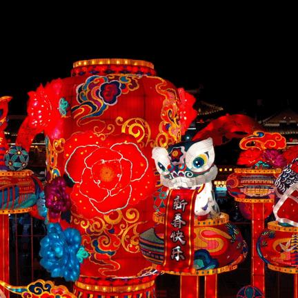 大同灯会惊现少女花灯，网友惊呼：巨人版花灯来袭！