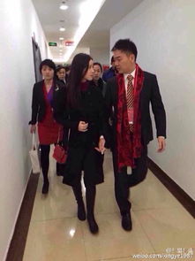 刘强东章泽天牵手亮相达沃斯，共绘商业新篇章