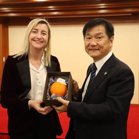 惊悚快递：小丑女收惊悚大礼，死猪子弹老鼠齐亮相