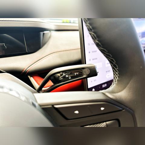 小米SU7预售火爆！订单破10万，配置升级引关注