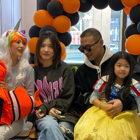 苹果派亲密名场面儿子目睹笑翻,揭秘亲子互动新风尚 苹果派亲密名场面儿子目睹笑翻,揭秘亲子互动新风尚