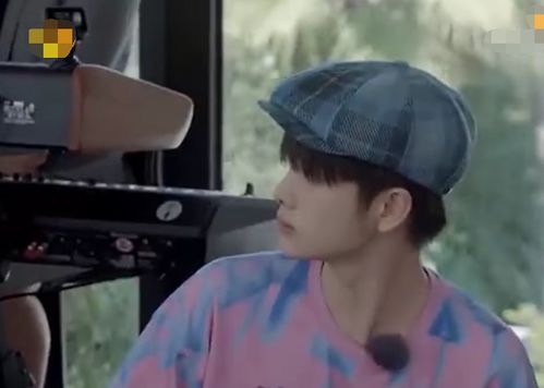 抖音COS达人东山小红本色出演窝囊表情，抖音第一蒂法再现神还原