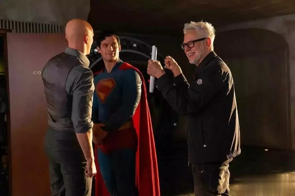 古恩导演自曝:超人救松鼠被嫌,险删改剧情引热议 古恩导演自曝:超人救松鼠被嫌,险删改剧情引热议