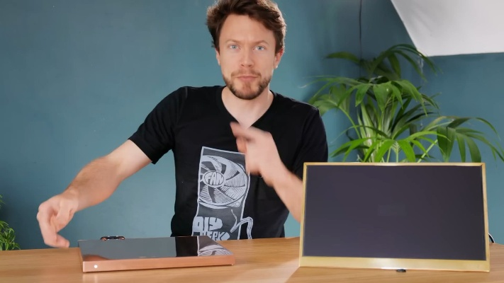 民间大神神技：PS4 Slim变身7英寸掌机新宠