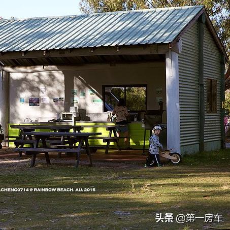 悉尼妹好莱坞地标胸罩大揭秘，创意互动新体验