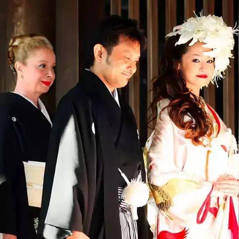 39岁日本“恶女”泽尻英龙华喜结良缘，男友小14岁甜蜜升级人生新阶段