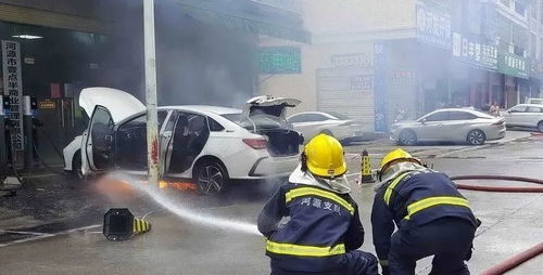 电池安全警示：电车防水隐患，火灾风险不容忽视