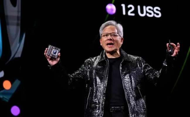 英伟达CEO黄仁勋亲笔签名皮衣年终奖，尊享非凡荣耀！