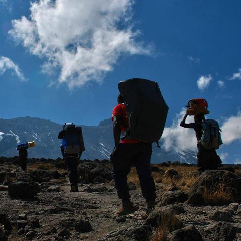 AI助教引争议，前西班牙主帅因逼球员极限作息被解雇