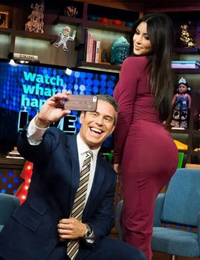 综艺评委臀部事件引发热议，英国节目偷摸风波揭秘新价值