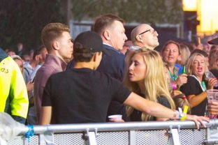 赞达亚严防荷兰弟悉尼妹过密互动，甜蜜关系引关注