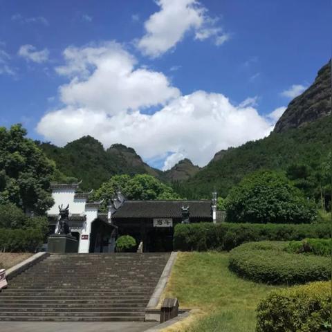 女子18万遗产充值游戏，客服回应协商新解法