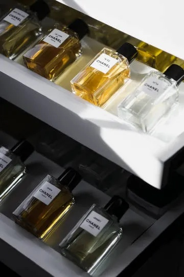 香气工坊：从调香到包装，开启你的专属香氛之旅！