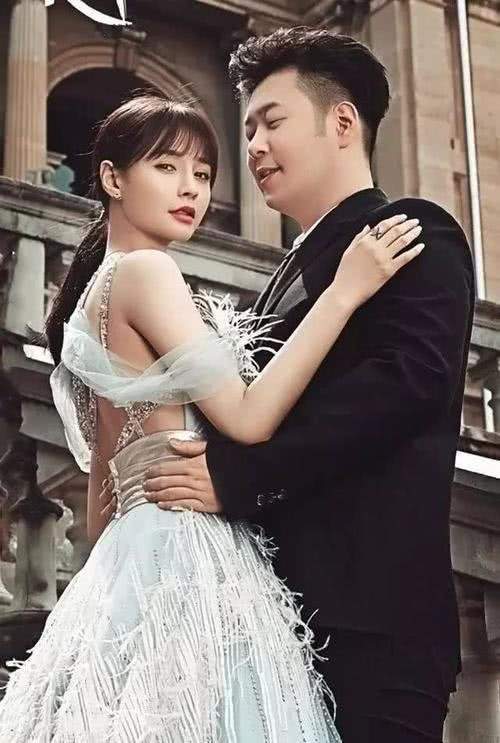 朴彩英恋情曝光：伪装奶奶赴约，曾遭PUA重塑自我