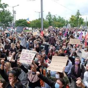 《生化9新篇:里昂人性突变,丧尸暴行旁观引热议》 《生化9新篇:里昂人性突变,丧尸暴行旁观引热议》