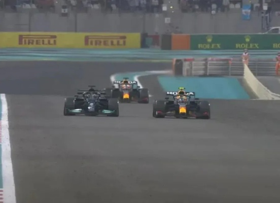 苹果力捧《F1：狂飙飞车》收视破纪录，8.7神片登顶Apple TV冠军宝座