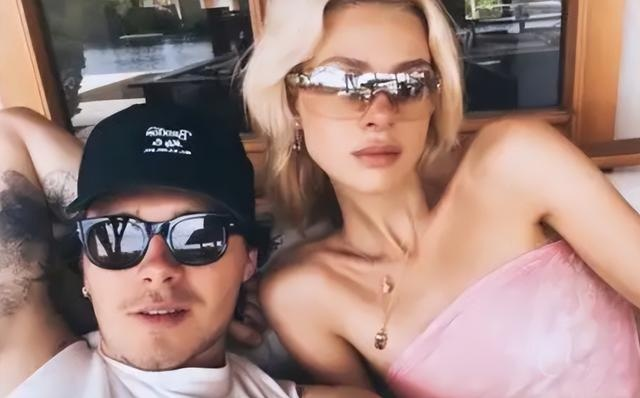 贝克汉姆绯闻情人犀利点评，正妻举止失当气氛尴尬，揭秘时尚态度新风向