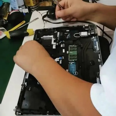 游戏本降温崩溃?导热硅胶涂抹全细节,我用3台老本测出不翻车秘诀 游戏本降温崩溃?导热硅胶涂抹全细节,我用3台老本测出不翻车秘诀