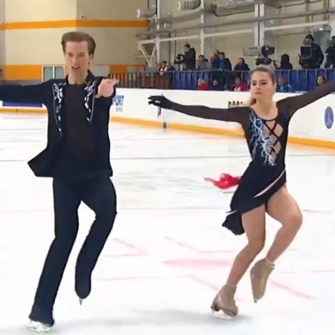 时尚秀场模特换装瞬间，英语老师教学新视角揭秘