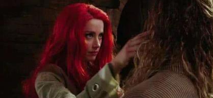 全球首映狂热沸腾!《呼啸山庄》小丑女魅力引爆,性感张力新巅峰 全球首映狂热沸腾!《呼啸山庄》小丑女魅力引爆,性感张力新巅峰