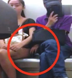 徐艺真险遇咸猪手:勇敢反击,同行未及时阻拦 徐艺真险遇咸猪手:勇敢反击,同行未及时阻拦