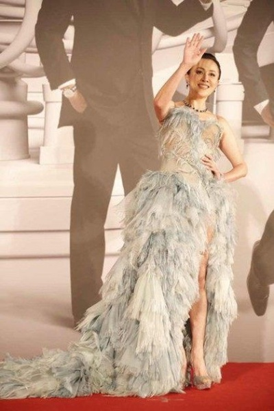 红毯惊爆！罗安神作挑战透视裙大尺度创新