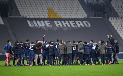 蓝衣统帅勇闯关，蓝桥球王显神威，一夫当关显英姿