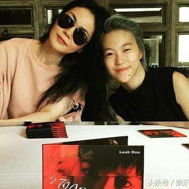 窦唯56岁毛线帽遮秃顶,身材发福引热议,揭秘新风采 窦唯56岁毛线帽遮秃顶,身材发福引热议,揭秘新风采