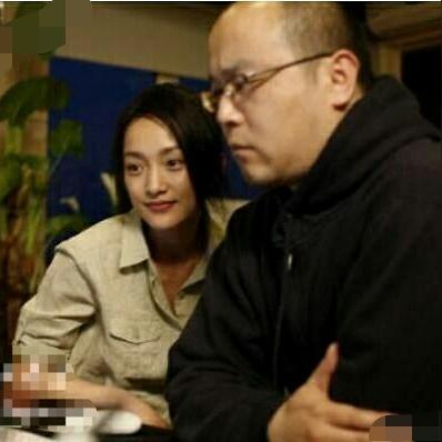 窦唯56岁毛线帽遮秃顶,身材发福引热议,揭秘新风采 窦唯56岁毛线帽遮秃顶,身材发福引热议,揭秘新风采