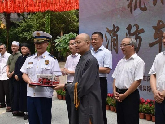 38万“鸽王”灵隐寺受教，新规严惩爽约行为显智慧