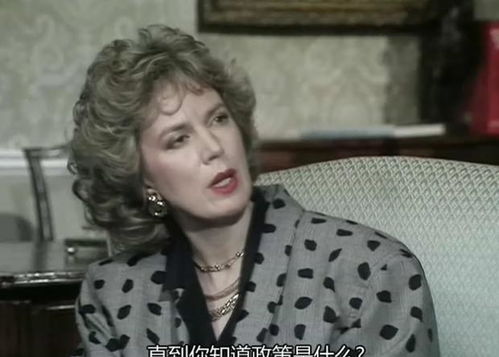 邓布利多扮演者观点犀利，罗琳讽刺解读引发不适