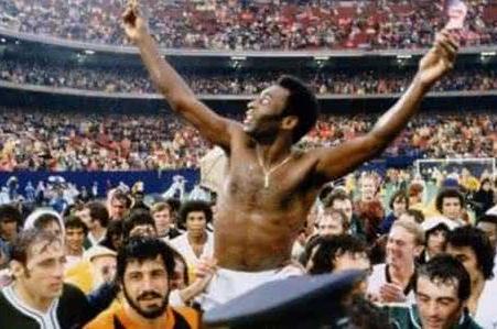 “黄金左脚”轰炮绝技,球王贝利赛场称霸传奇 “黄金左脚”轰炮绝技,球王贝利赛场称霸传奇