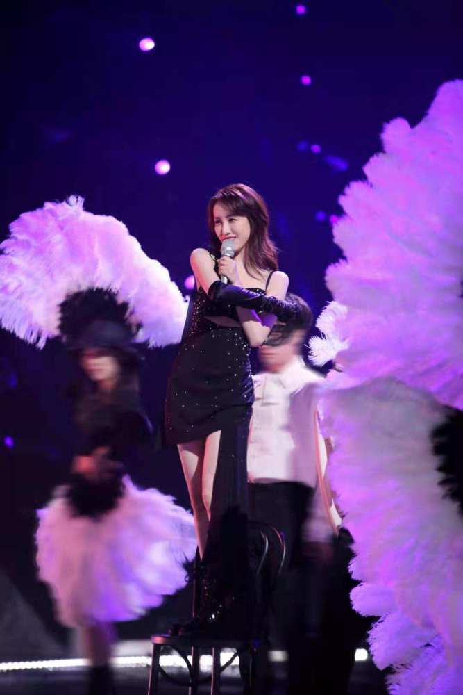 鞠萍姐姐42年陪伴，儿童节告别舞台，传承童趣新篇章