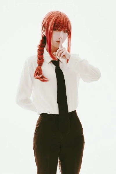 《电锯人》玛奇玛GK雕像泳装美背惊艳亮相，绝美姿态一睹为快！