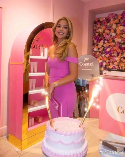 性感翘臀梅格生日装惊艳亮相，维纳斯璀璨假期Xtreme曼妙风采独领风骚