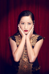 繁花蕾丝交织，极致性感张力绽放