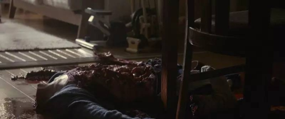 《家弑服务》惊曝删减片段，揭秘人性黑暗新视角