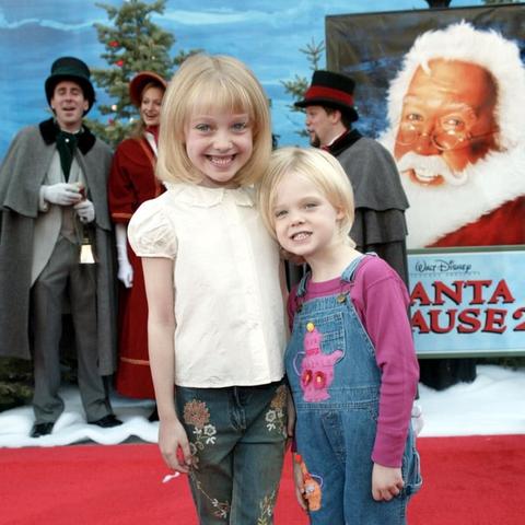 艾丽·范宁写真曝光:白皙肌肤映衬智慧光芒 艾丽·范宁写真曝光:白皙肌肤映衬智慧光芒