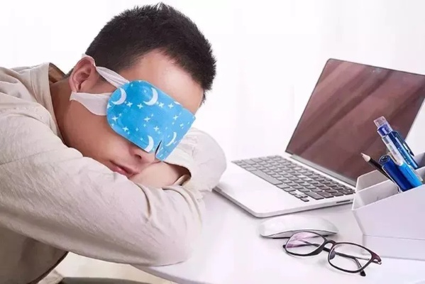 戴眼罩竟致视力骤降！一觉醒来从1.2跌至0.6，揭秘护眼误区