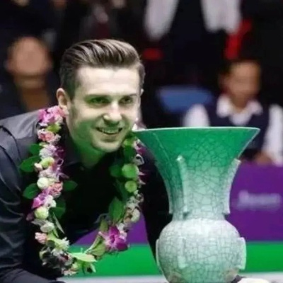 斯诺克德国大师赛奖杯撞脸果盘，网友：我妈果然不凡！