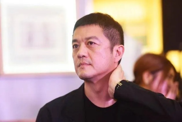 哽咽致谢捐款者，李亚鹏坚信共渡难关显大爱