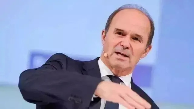 世界首富领衔，百年巨头裁员潮涌动新篇章