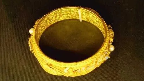 韩国网友捡到价值50万金手镯，375克重宝无人认领可自留珍藏