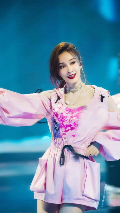 50岁林心如逆龄少女风，粉衣马尾展高难度舞姿